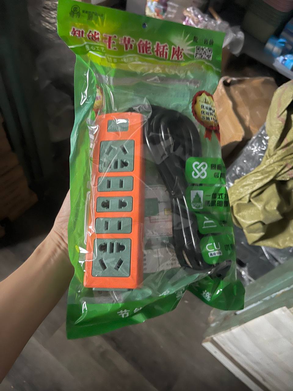 Ổ cắm điện 08 ổ cắm Màu Cam chất liệu nhựa cao cấp dây dài 2,9m công suất chịu tải đến 2500w
